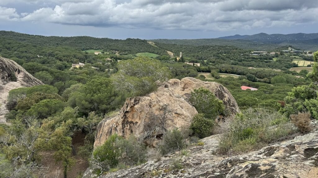 Castell de Solius: A Medieval Fortification in Catalonia 1 Castell de Solius