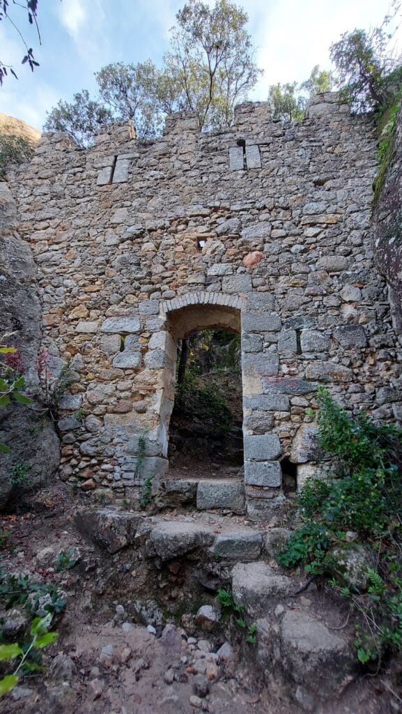 Castell de Solius: A Medieval Fortification in Catalonia 2 Castell de Solius