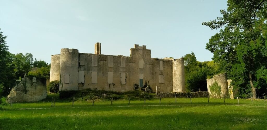 Château de Mursay: A Sixteenth-Century Ruined Castle in France 1 Château de Mursay