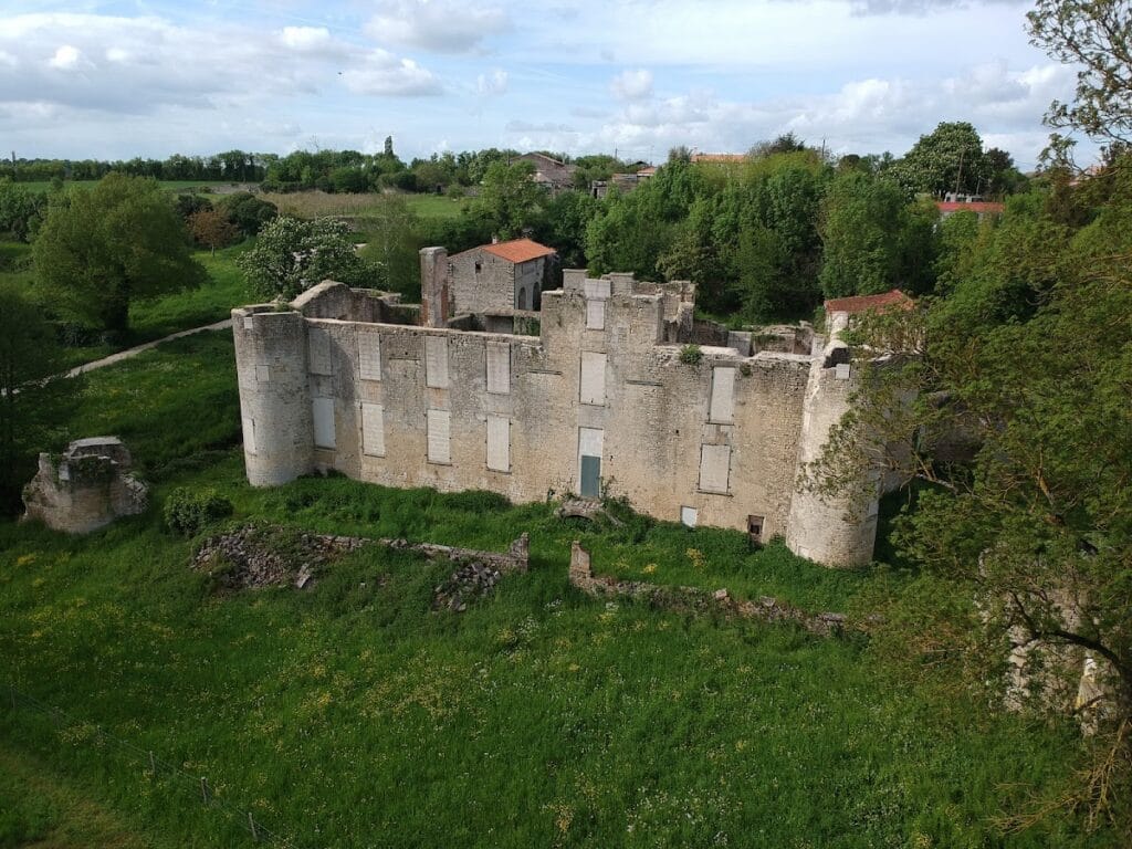 Château de Mursay: A Sixteenth-Century Ruined Castle in France 2 Château de Mursay