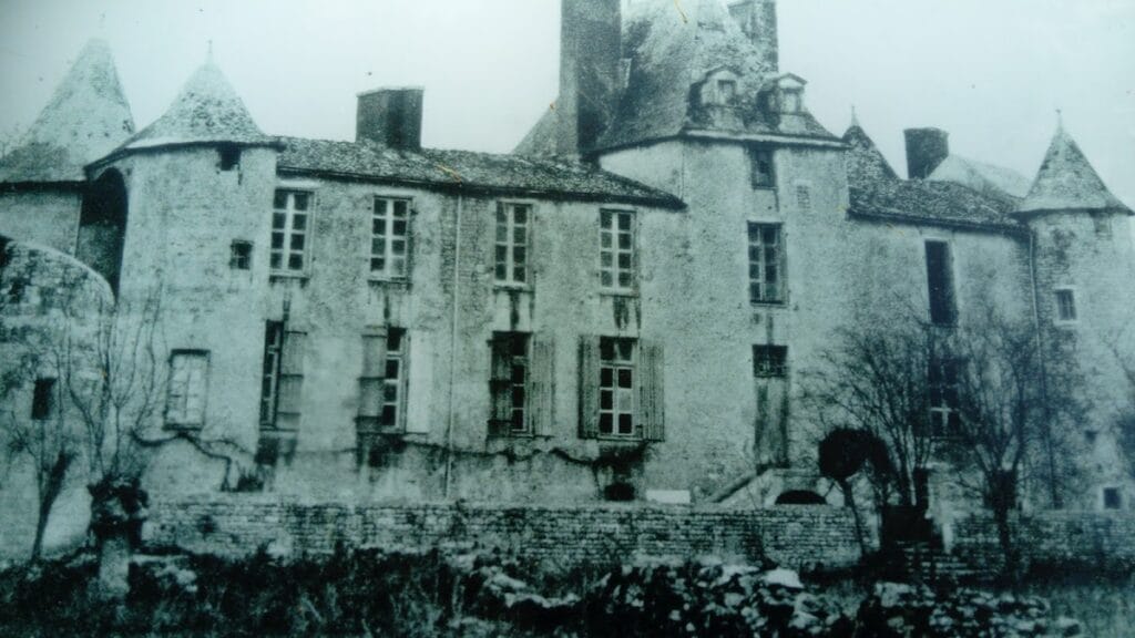 Château de Mursay: A Sixteenth-Century Ruined Castle in France 3 Château de Mursay