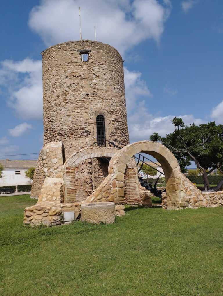 Torre de Camarles: A Historic Fortified Tower in Camarles, Spain