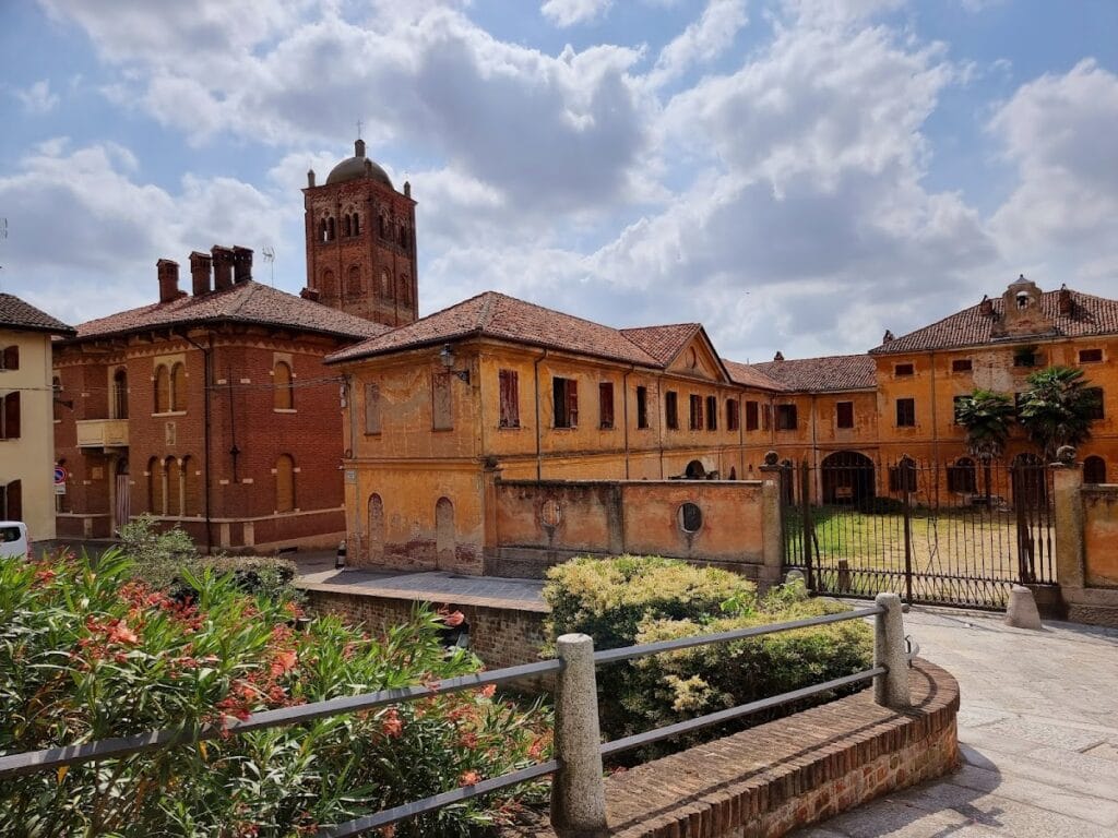 Castello di Pomaro Monferrato: A Hilltop Fortress and Noble Residence in Italy 2 Castello di Pomaro Monferrato