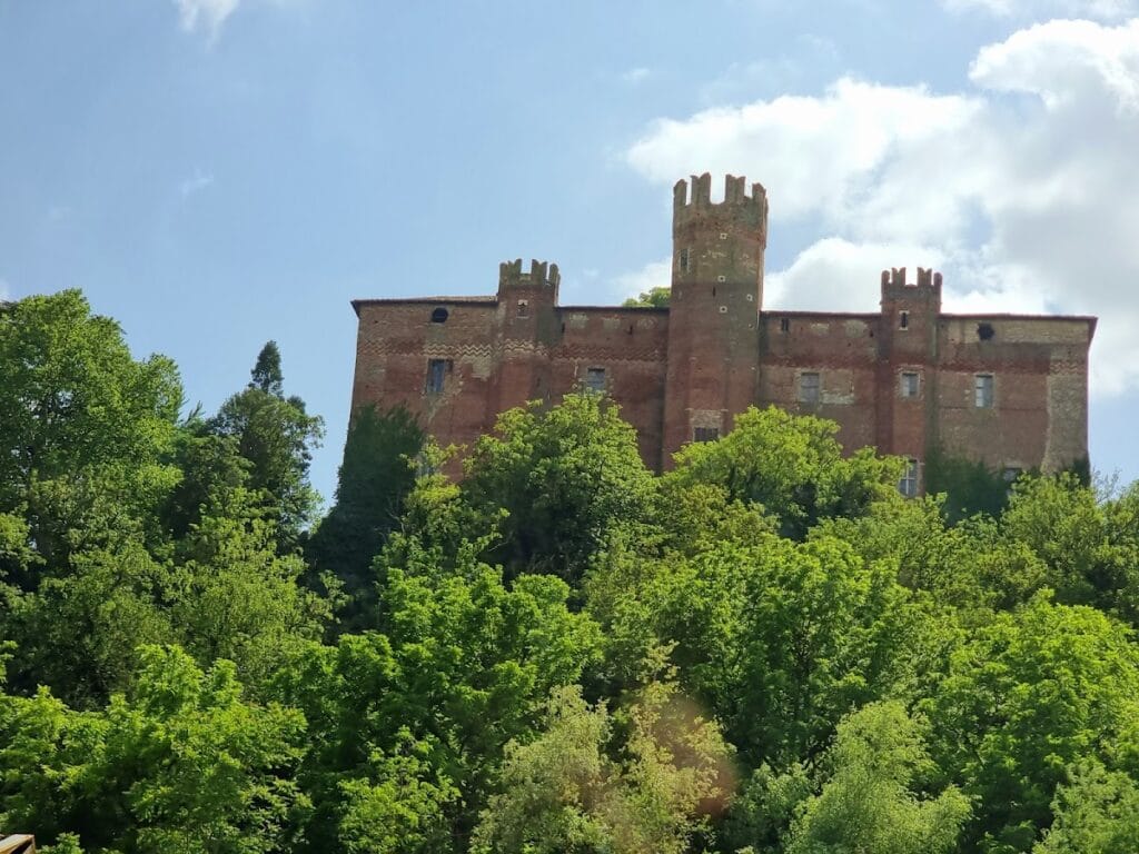 Castello di Pomaro Monferrato: A Hilltop Fortress and Noble Residence in Italy 4 Castello di Pomaro Monferrato