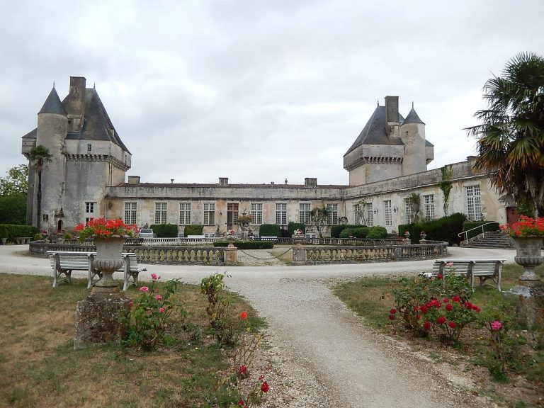 Château de Mornay: A Historic Castle in France