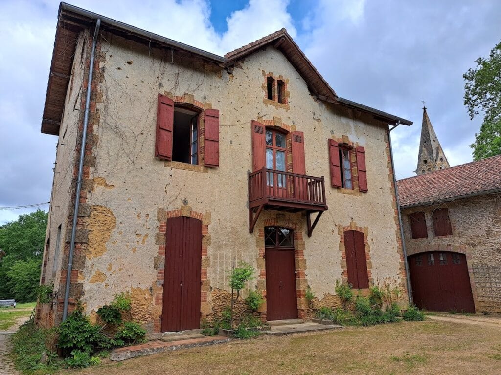 Château de Ravignan: A Historic Noble Estate in Perquie, France 10 Château de Ravignan