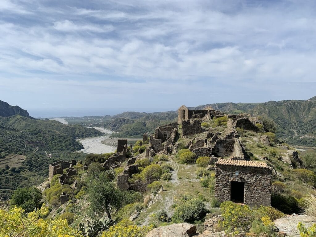 Castello Ruffo di Amendolea: A Medieval Norman Fortress in Calabria 1 Castello Ruffo di Amendolea