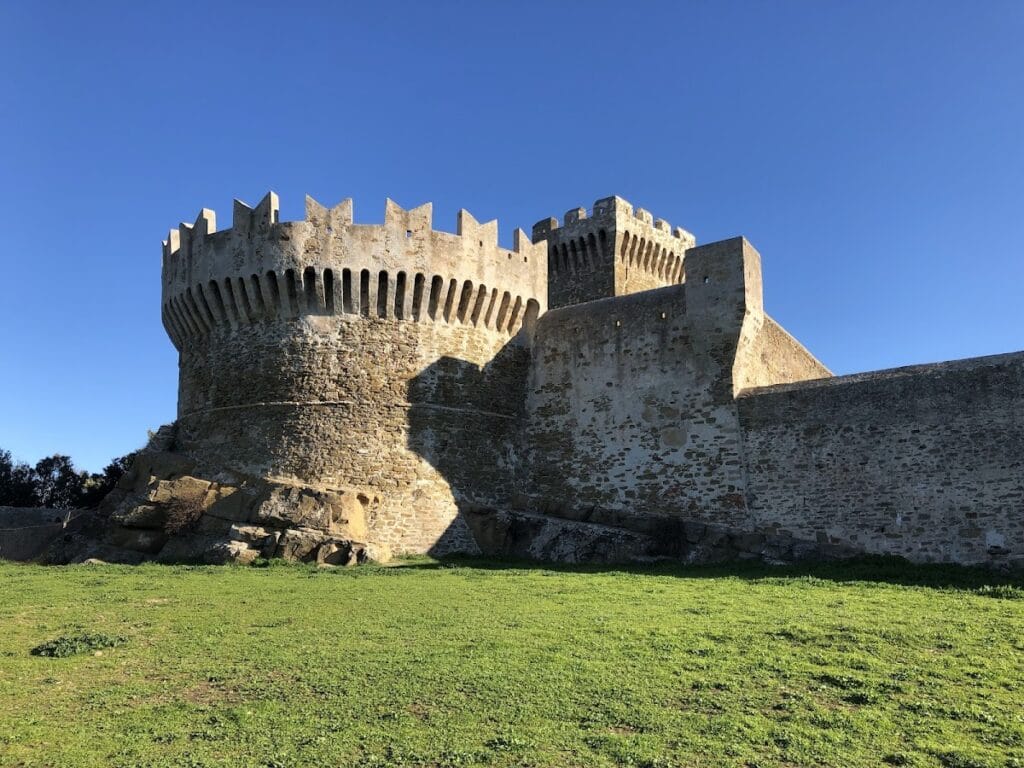 Stronghold of Populonia: Medieval Castle and Appiani Fortress 1 Stronghold of Populonia