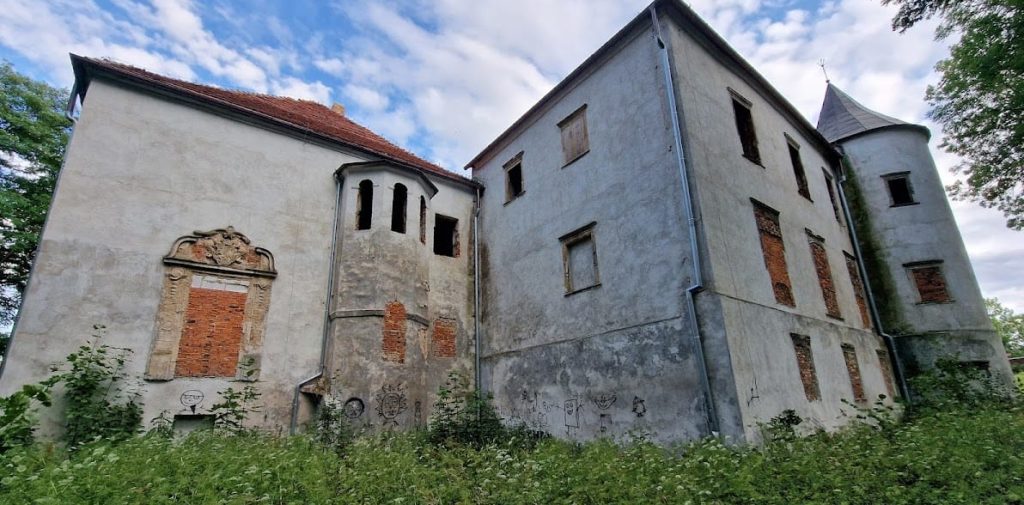 Chobienia Castle: A Renaissance Castle in Poland 2 Chobienia Castle