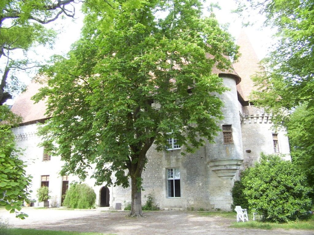 Château de Puyferrat: A Renaissance-Era Château in Saint-Astier, France 1 Château de Puyferrat