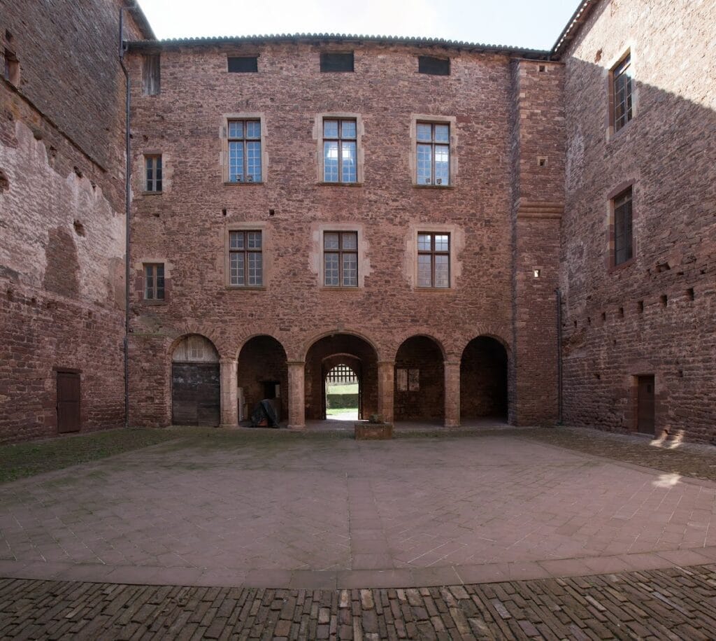 Château de Saint-Izaire: A Fourteenth-Century Episcopal Castle in France 1 Château de Saint-Izaire