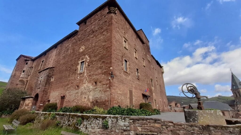Château de Saint-Izaire: A Fourteenth-Century Episcopal Castle in France 2 Château de Saint-Izaire