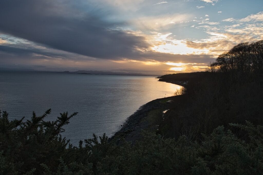 Macduff's Castle: A Medieval Fortified Residence in Fife 3 Macduff's Castle