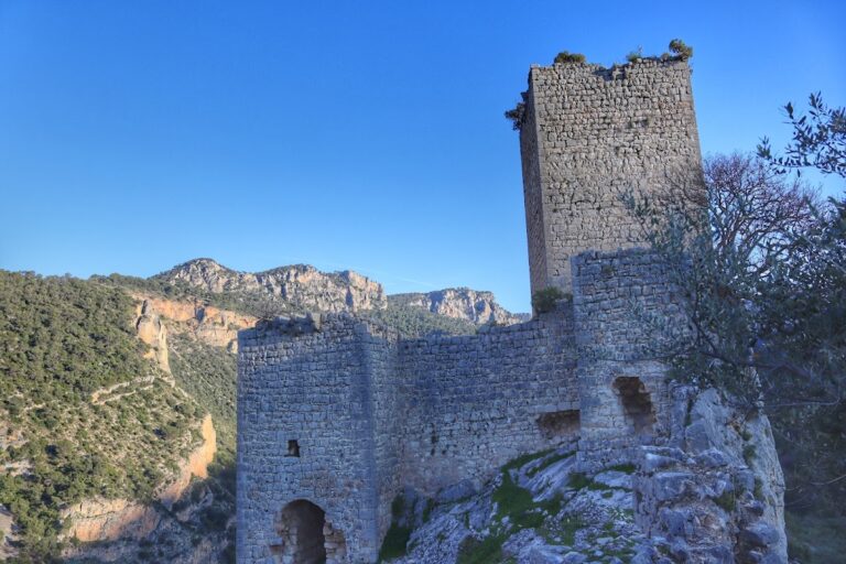 Castillo de Otíñar: A Medieval Fortress in Jaén, Spain