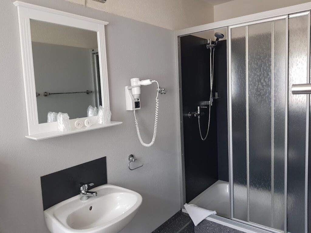 Schachtenburg Castle: A Historic Noble Residence in Schlitz, Germany 9 Schachtenburg