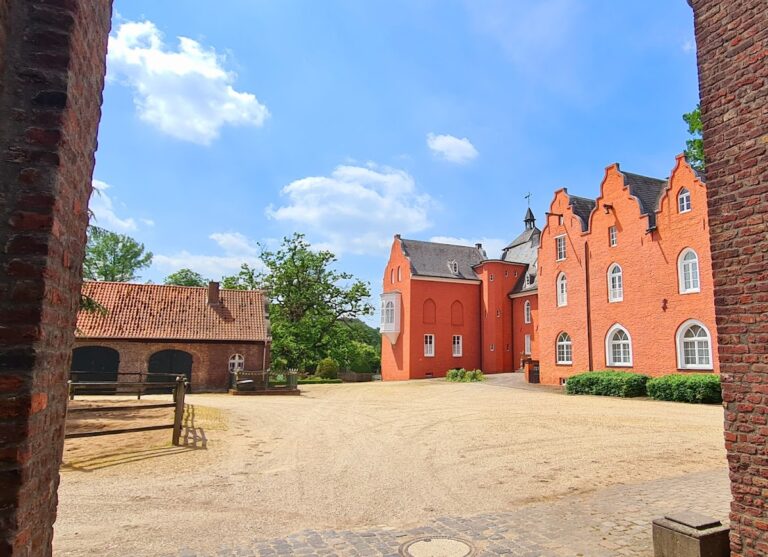 Schloss Bloemersheim: A Late Medieval Water Castle in Neukirchen-Vluyn, Germany