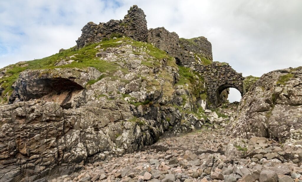 Dunscaith Castle: A Medieval Stronghold on the Isle of Skye 2 Dunscaith Castle