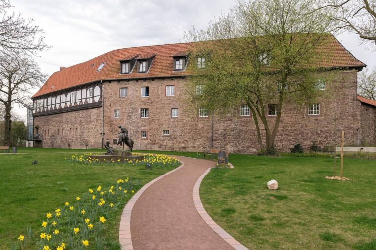 Burg Blomberg: A Medieval Castle and Weser Renaissance Palace in Germany