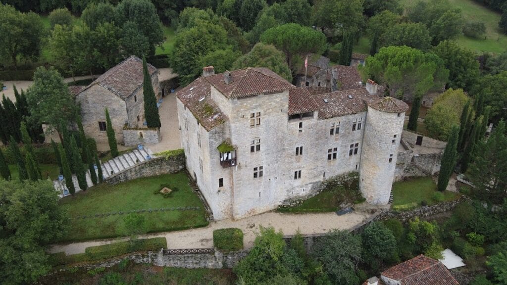 Château de Cas: A Defensive Castle in France 2 Château de Cas