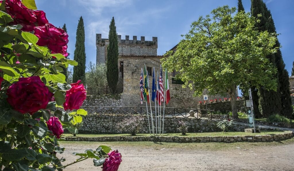 Castel Pietraio: A Fortified Complex on the Via Francigena in Italy 1 Castel Pietraio
