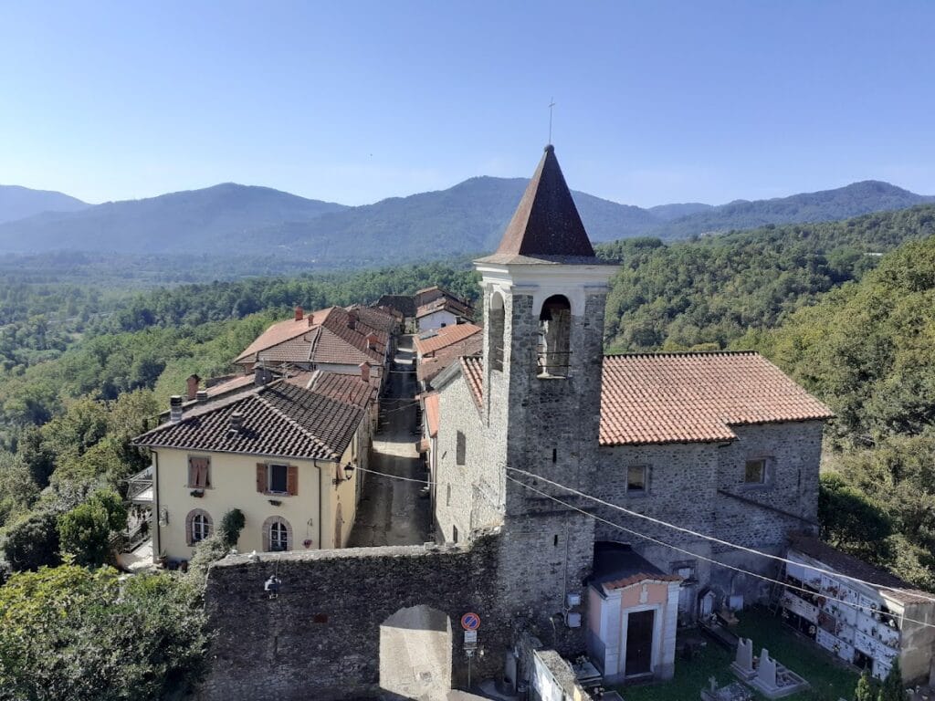 Castello di Lusuolo: A Medieval Fortress Overlooking the Magra Valley 2 Castello di Lusuolo