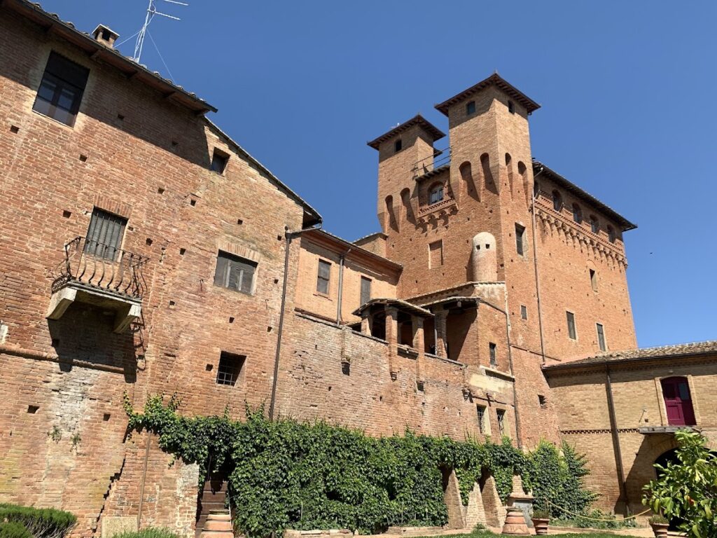 San Fabiano Castle: A Historic Fortified Complex in Monteroni d'Arbia, Italy 7 San Fabiano Castle