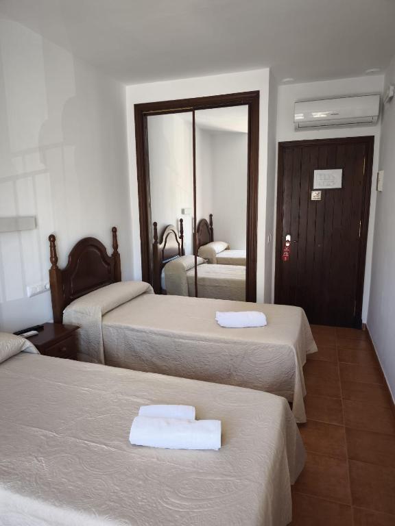 Castle of Zahara de los Atunes and Palace of Jadraza: A Medieval Fortress in Spain 7 Castle of Zahara de los Atunes and Palace of Jadraza