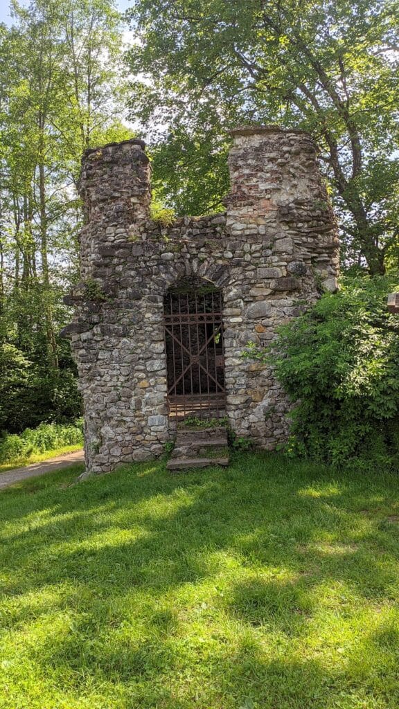 Burg Kalden: A Ruined Castle in Bavaria, Germany 1 Burg Kalden