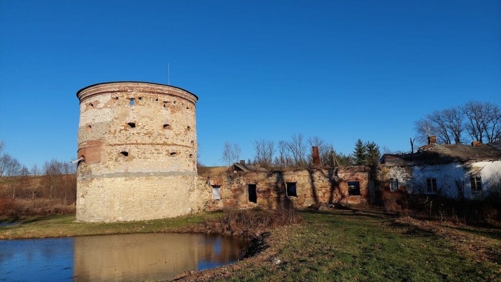 Pruchnik Castle: A Fortified Residence and Bastioned Fortress in Poland 1 Pruchnik Castle