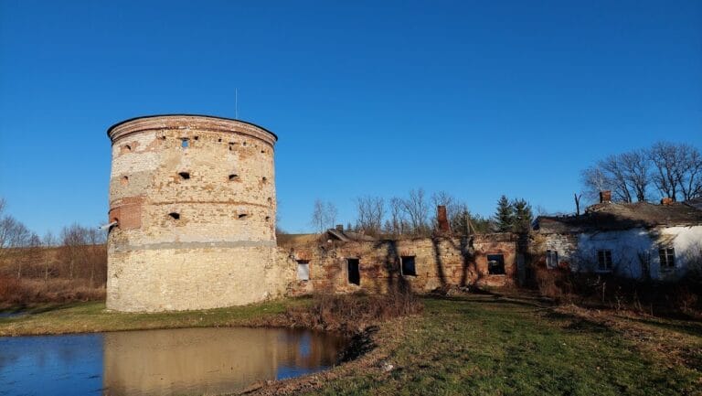 Pruchnik Castle: A Fortified Residence and Bastioned Fortress in Poland