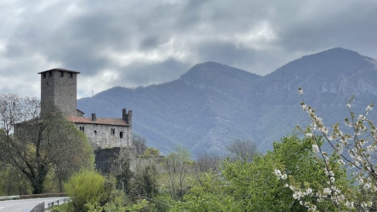 Castello Suardi: A Medieval Castle in Bianzano, Italy
