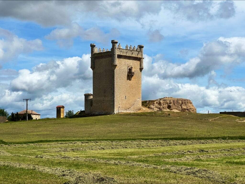 Castle of Belmonte de Campos: A Late-Medieval Fortress in Spain 1 Castle of Belmonte de Campos