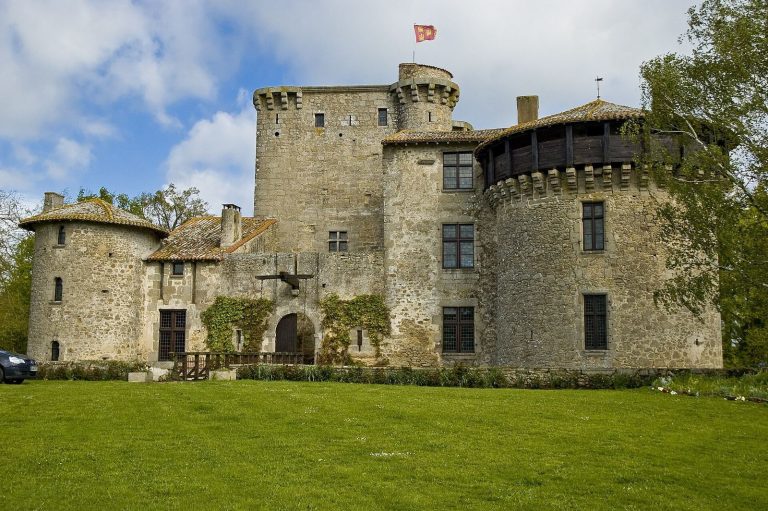 Château de Tennessus: A Historic Estate and Former Prison in France