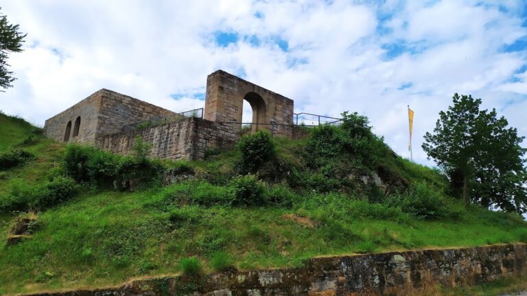 Burg Beutelsbach: A Medieval Castle Ruin in Weinstadt, Germany