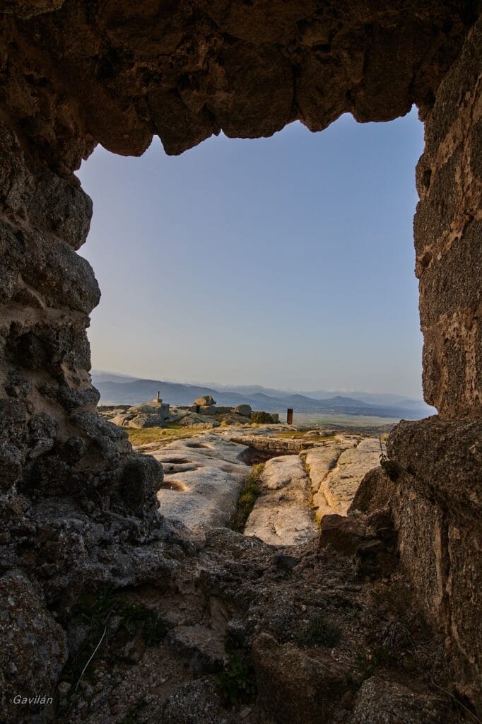 Castle of El Mirón: A Fortified Site Overlooking the Corneja Valley 2 Castle of El Mirón