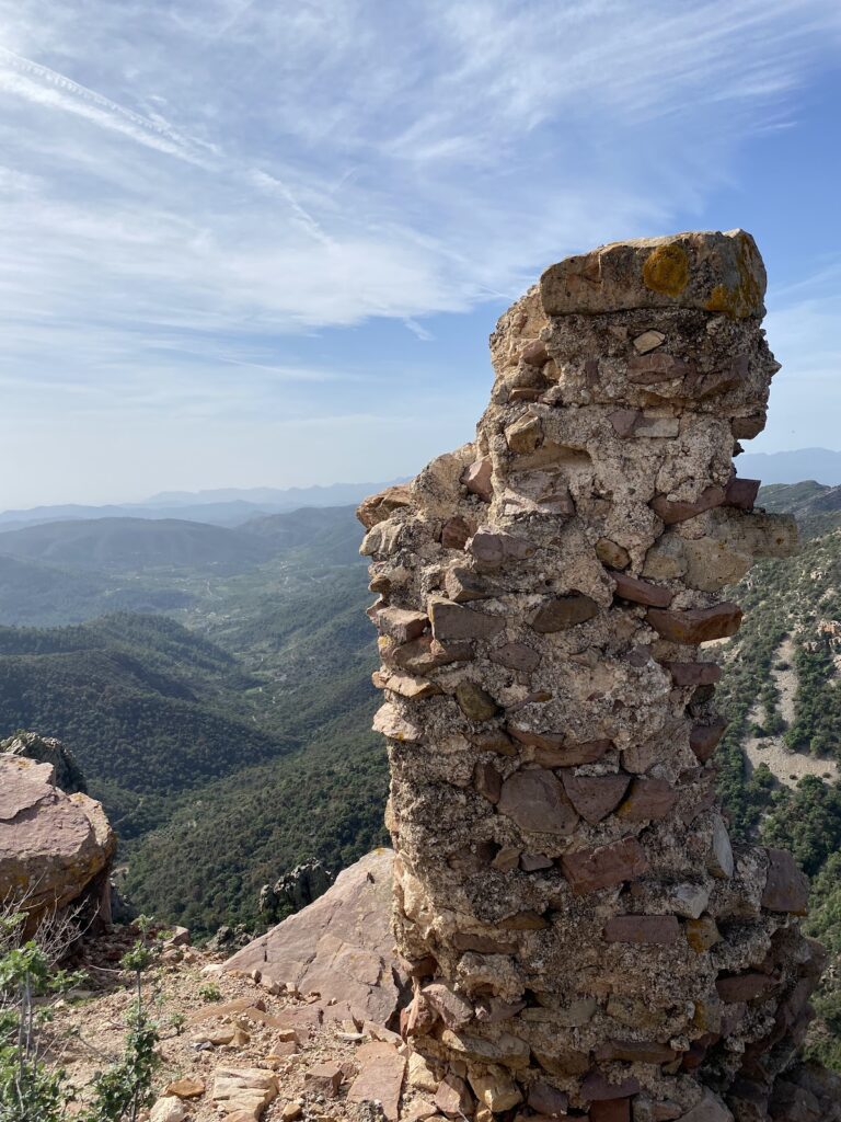 Castle of Castro: A Historic Fortress in Alfondeguilla, Spain