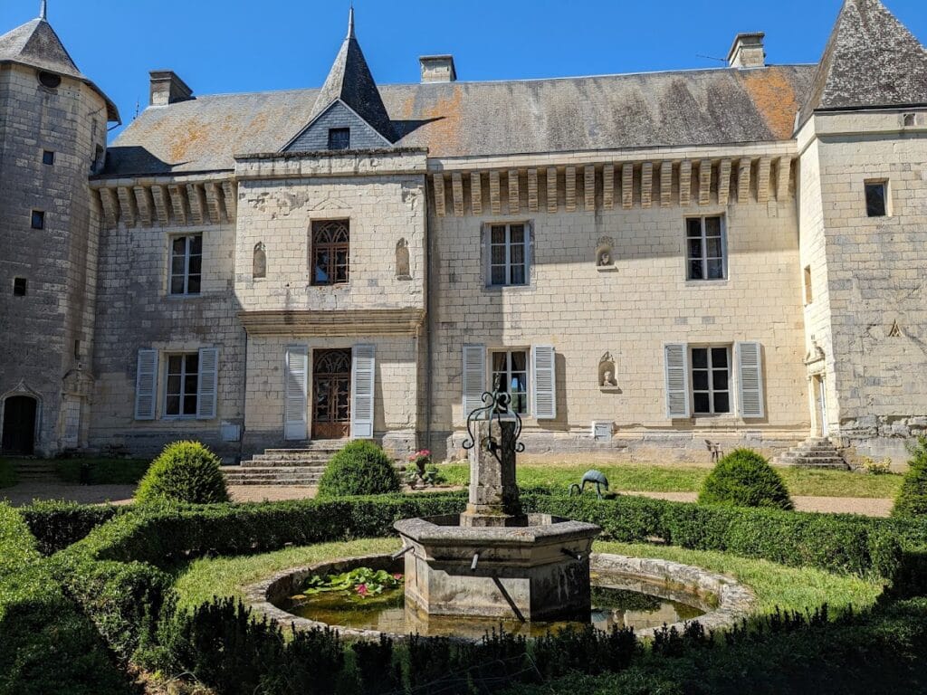 Château de la Guerche: A Historic Castle in France 2 Château de la Guerche