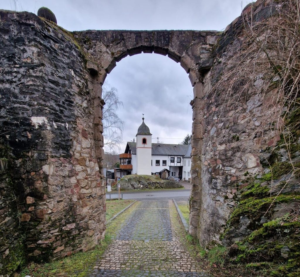 Burg Dhronecken: A Former Administrative Castle in Germany 2 Burg Dhronecken