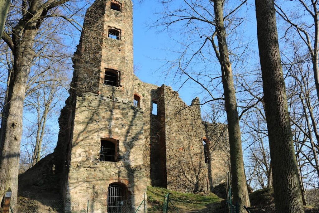 Burg Liebau: An Aristocratic Spur Castle in Germany 1 Burg Liebau