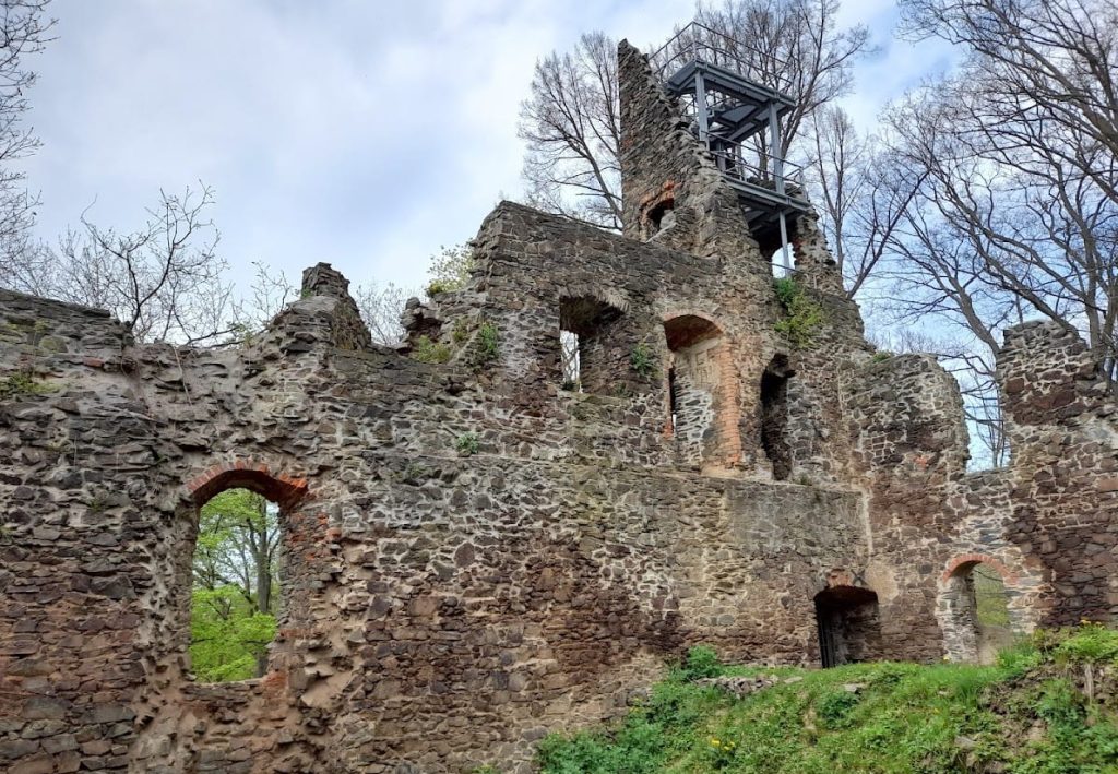Burg Liebau: An Aristocratic Spur Castle in Germany 2 Burg Liebau
