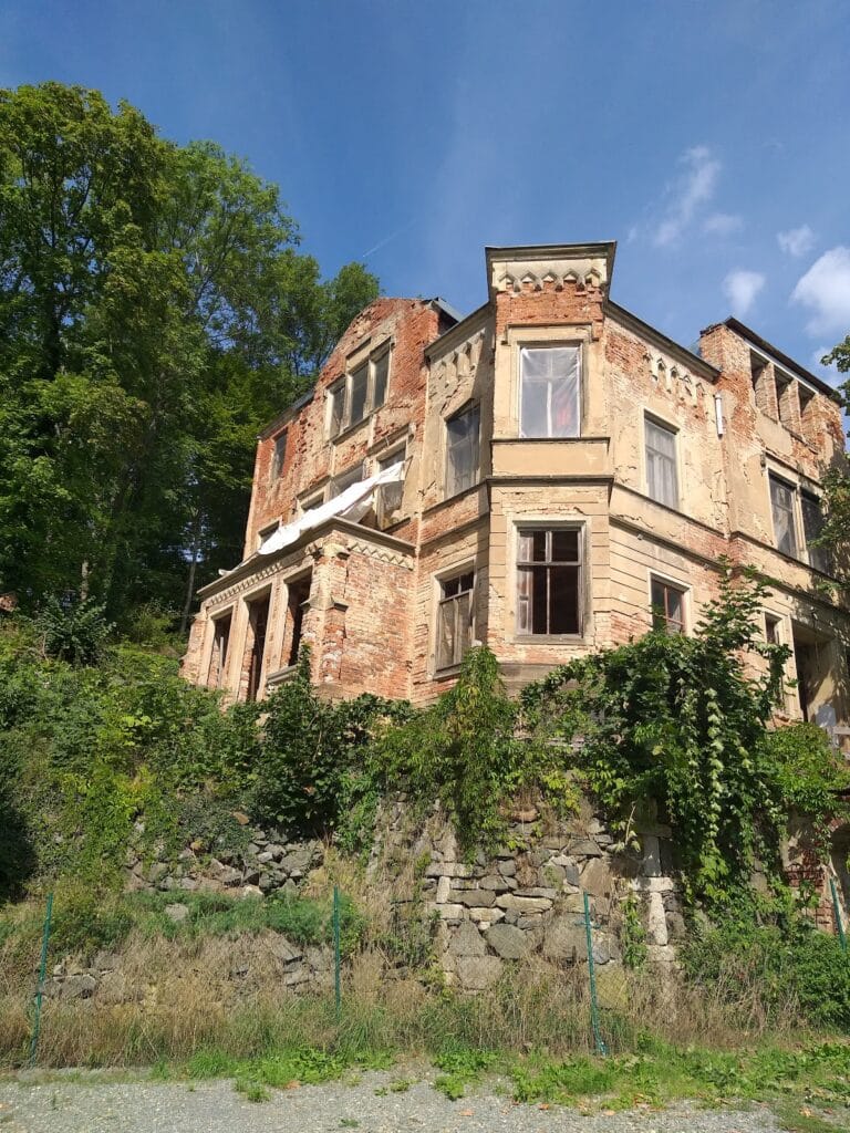 Burg Liebau: An Aristocratic Spur Castle in Germany 3 Burg Liebau