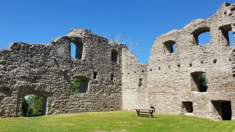 Burg Neu-Windeck: A Medieval Castle in Lauf, Germany