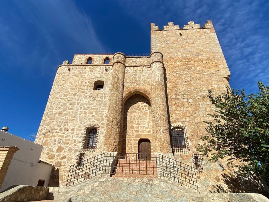 Castle of Manzaneque: A Fifteenth-Century Defensive Fortification in Spain 1 Castle of Manzaneque