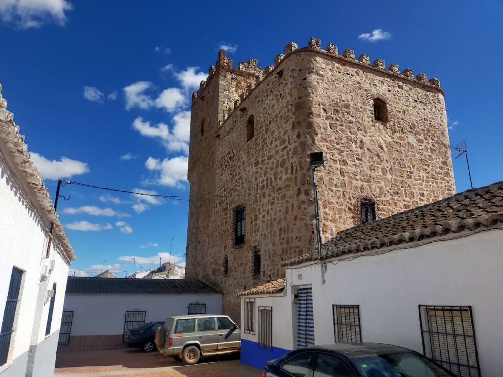 Castle of Manzaneque: A Fifteenth-Century Defensive Fortification in Spain 2 Castle of Manzaneque