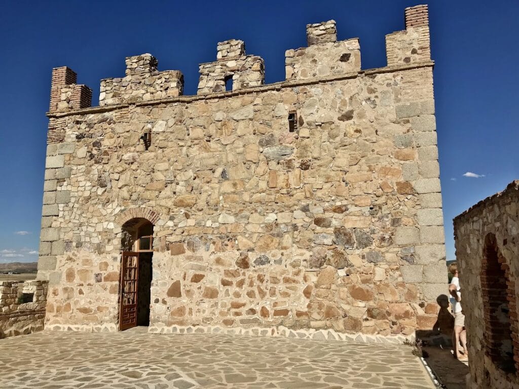 Castle of Manzaneque: A Fifteenth-Century Defensive Fortification in Spain 4 Castle of Manzaneque