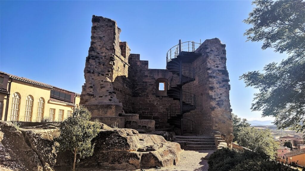 Castillo de Briones: Medieval Fortress in La Rioja, Spain 1 Castillo de Briones