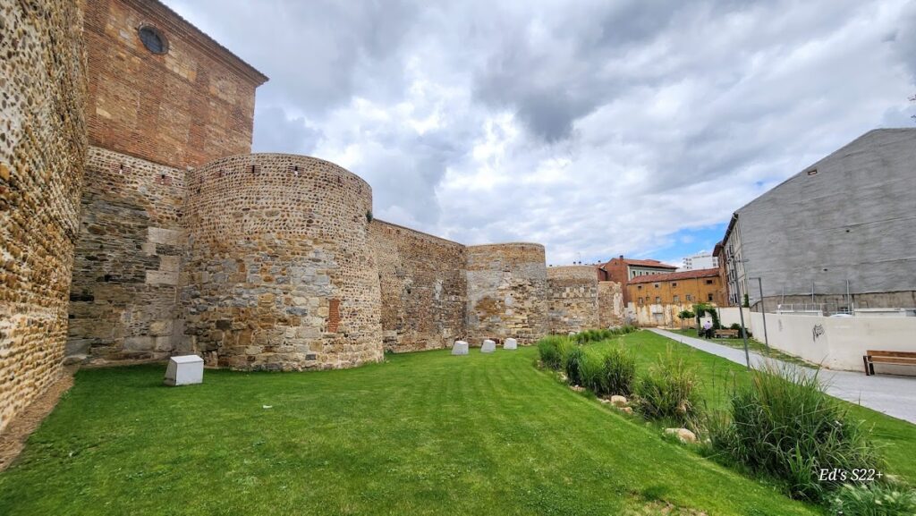 Castillo de León: A Historic Fortress and Archive in León, Spain 10 Castillo de León