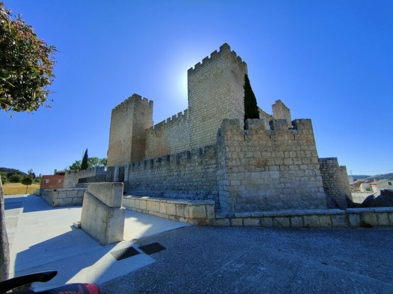 Castillo de Encinas de Esgueva: A Medieval Fortress and Grain Silo in Spain