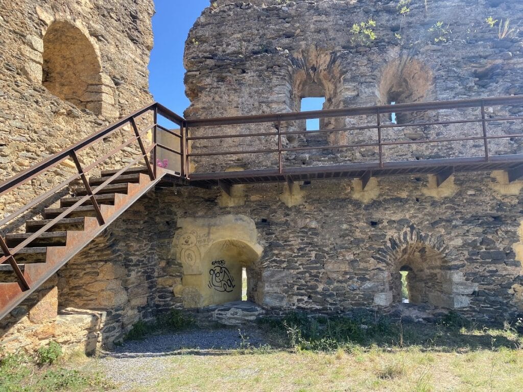 Castell de Rialb: A Medieval Territorial Castle in Spain 1 Castell de Rialb