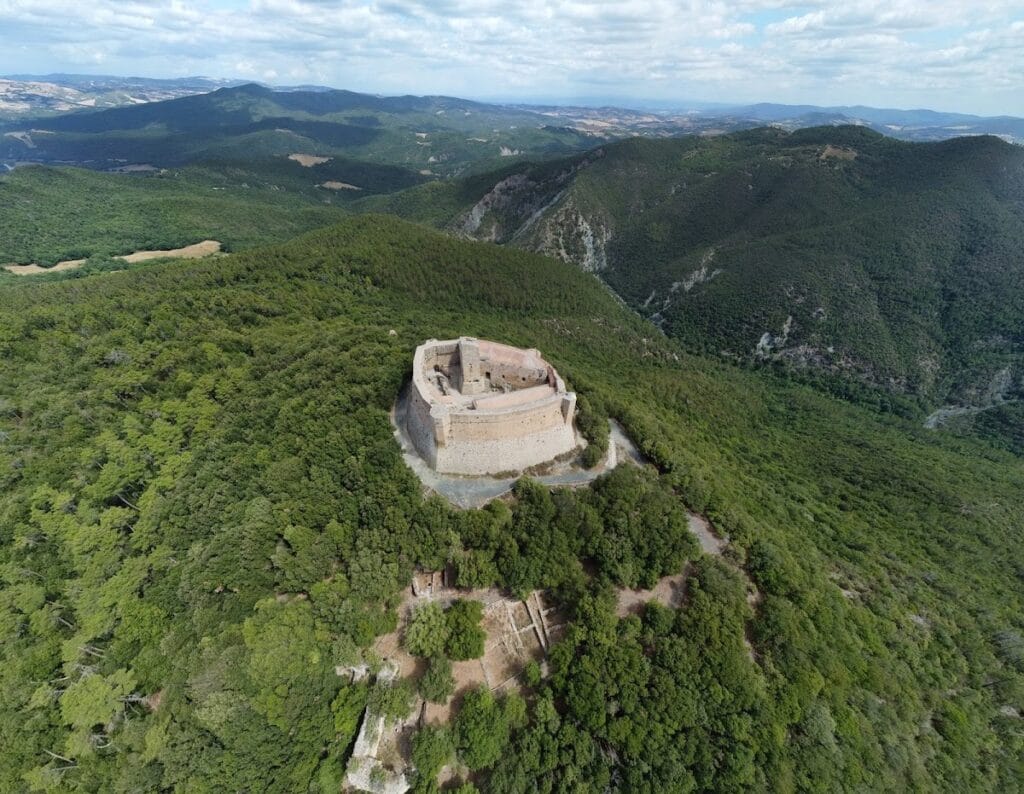Rocca Sillana: A Medieval Fortress in Italy 1 Rocca Sillana